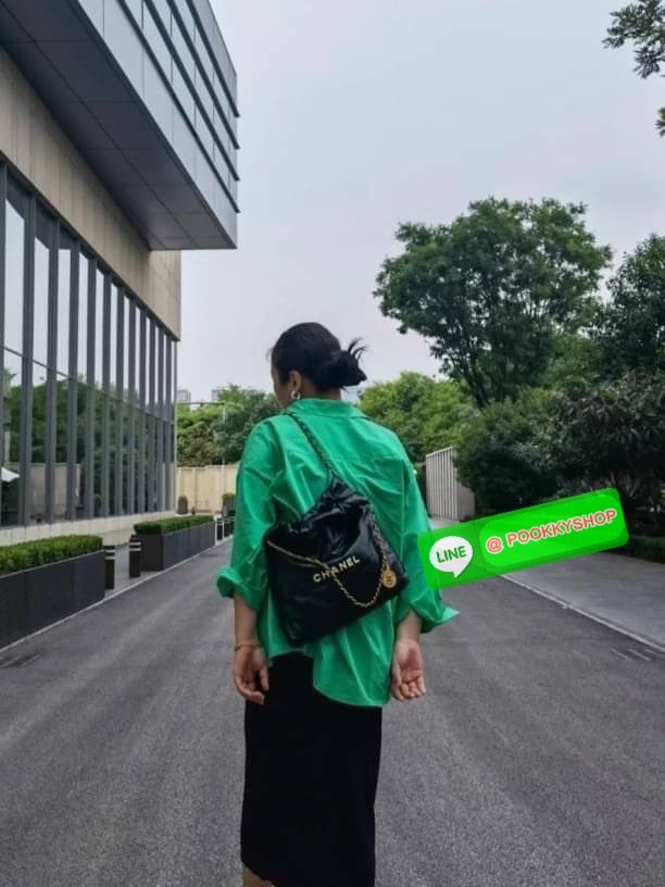 New Arrivals!!! CHANEL BAG VIP GIFT WITH PURCHASE (GWP) พรีเมี่ยมกิ๊ฟสุดหรู วัสดุหนังแกะสังเคราะห์นุ่ม ลื่น มันเงา อะไหล่ทองหรูหรา ไอเท็มมาแรง เกินต้านน ดีเทลเรียบๆแต่หรูหรา ใช้ได้ทุกโอกาศ เปิด-ปิด ด้วยกระดุมแม่เหล็ก ภายในโล่ง มีช่องซิป มาพร้อมใบลูกใส่ตัง