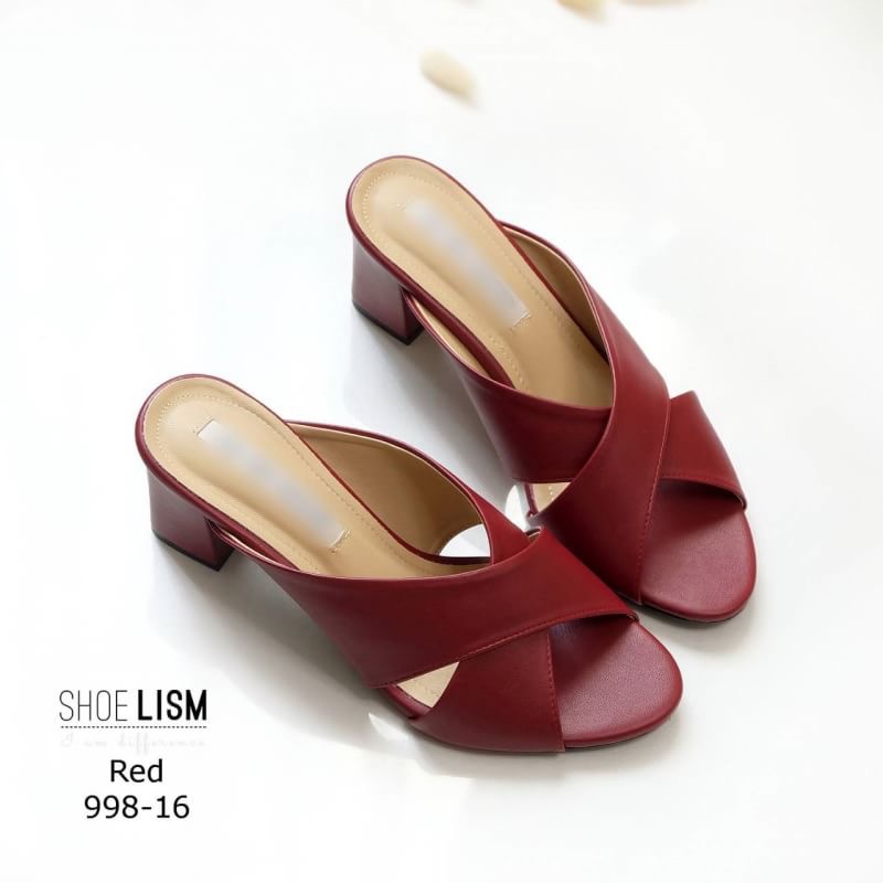 สินค้าพร้อมส่ง รองเท้าส้นสูงหน้าไขว้ งานนิ่ม แบบสวม ทรงนี้บอกเลยว่าฮอทมากคร้า สาวๆติดใจในความนิ่มใส่สบาย ใส่ได้ทุกโอกาสจร้าา!!