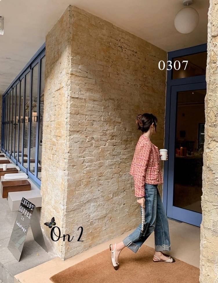 พร้อมส่งรองเท้าหัวคัชชูเปิดหลังรัดข้อเท้า หน้าแต่งอะไหล่ทองเหลือง สไตล์แบรนด์ส้นเป็นอะไหล่ทองสวยหรู สายรับปรับได้ คู่นี้ใส่แมทกับชุดได้ง่ายทั้งกางเกงและกระโปรงได้หมดทรงสวย