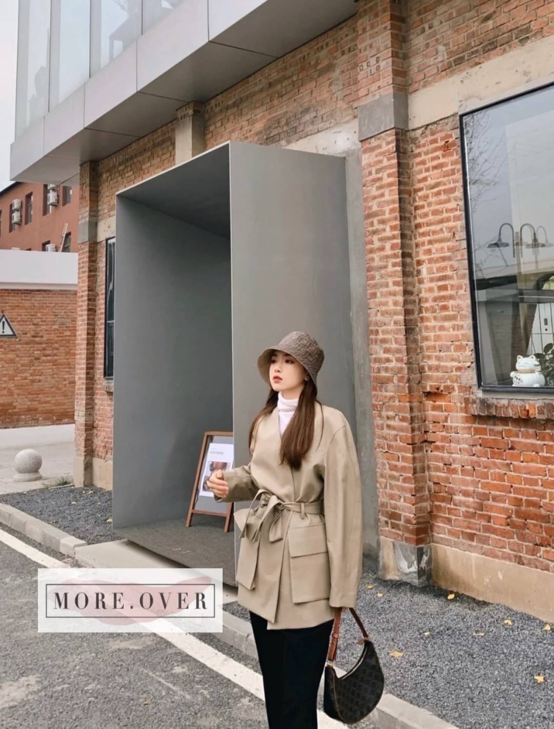 หมวกทรง bucket แบรนด์ FENDI ลายโลโก้แบรนด์ทั้งใบ FF สีน้ำตาลสวยหรูคะ งานคุณภาพการันตี มีป้าย tags แบรนด์