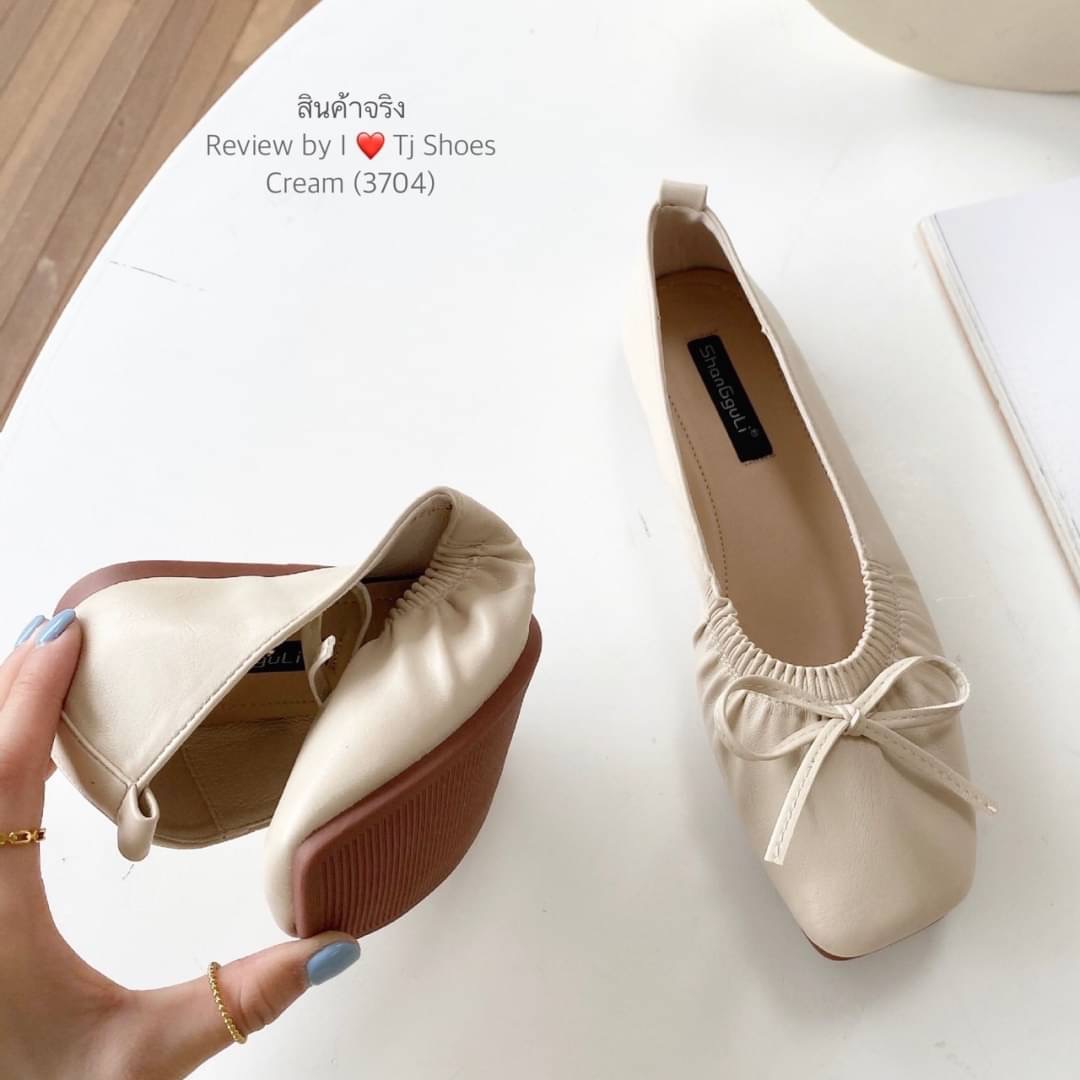 พร้อมส่งรองเท้าคัชชูนำเข้า ขายดีสุดๆ หนังรุ่นนี้คือดีนิ่มมาก ทรงสวย สวมใส่ง่าย แต่งด้วยโบว์น่ารักๆ ใส่ได้เรื่อยๆ ใส่สบาย ส้นยางอย่างดีบิดงอได้ช่วยลดแรงกระแทกเวลาเดินได้ดี แมทกับชุดง่าย ใส่กับอะไรก็น่ารักสุดๆ ควรมีไว้เป็นคู่โปรด ของจริงงานดีมากสวยมาก ตรงปก