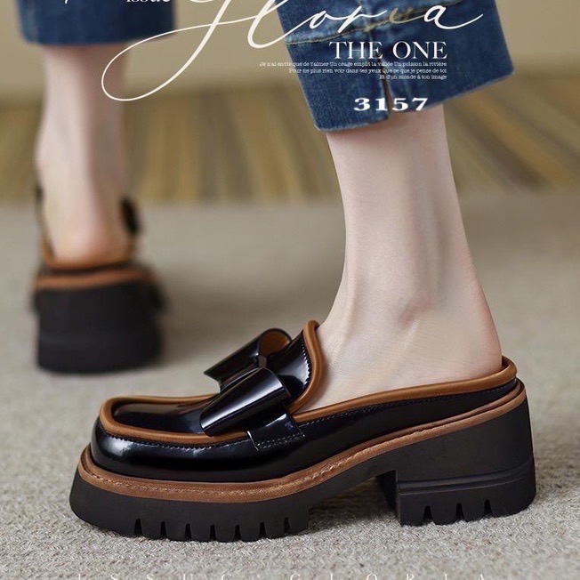 สวยไม่ไหว ใช้ความสวยเปลืองมากแม่!! กระชากสายตาทุกคู่ ให้หยุดอยู่ที่น้องเปิดส้นหนังแก้ว คนสวย สุดเทห์ คู่นี้ ให้ฟิวหลากหลายอารมณ์ ใส่ทำงานก็ได้ ใส่เที่ยวก็ดี ได้ทั้งความเพรียวสวยและสบายหายห่วง เรียบร้อยได้ เท่ห์ เก๋ ปรับได้ทุกลุค จนทุกคนต้องอุทาน Oh!! My ,