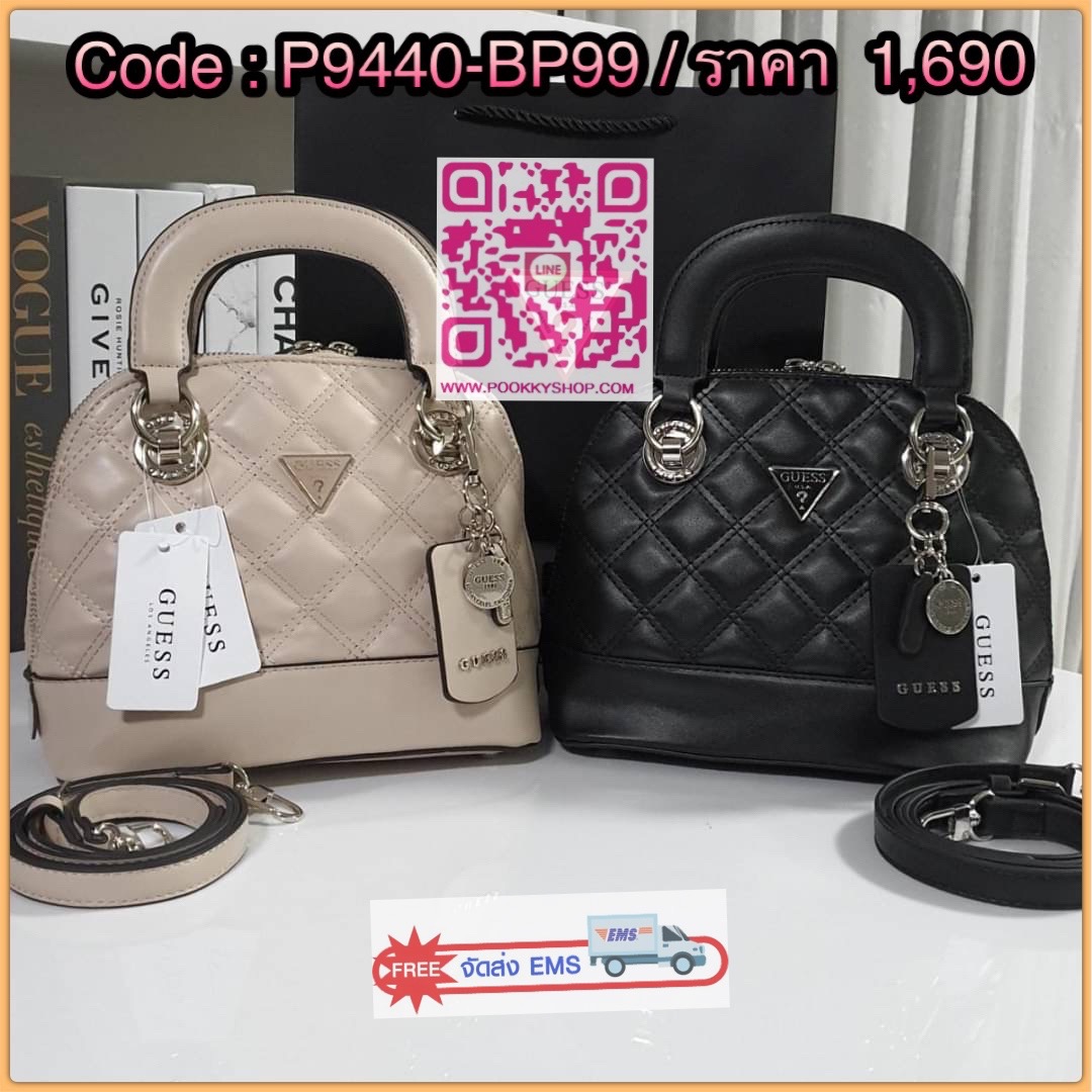NEW ARRIVALS!! ✨ กระเป๋าถือทรงหรู GUESS CESSILY SMALL DOME SATCHEL HANDBAG วัสดุหนังสังเคราะห์นิ่มมืออะไหล่เงินทั้งใบ มีพวงกุญแจกิมมิคแบรนด์ประดับด้านหน้า เปิดปิดด้านซิปยาว ด้านในใส่กระเป๋าสตางค์ใบกลาง มือถือ ได้สะดวก พร้อมช่องซิป+ช่องใส่ของแยกให้