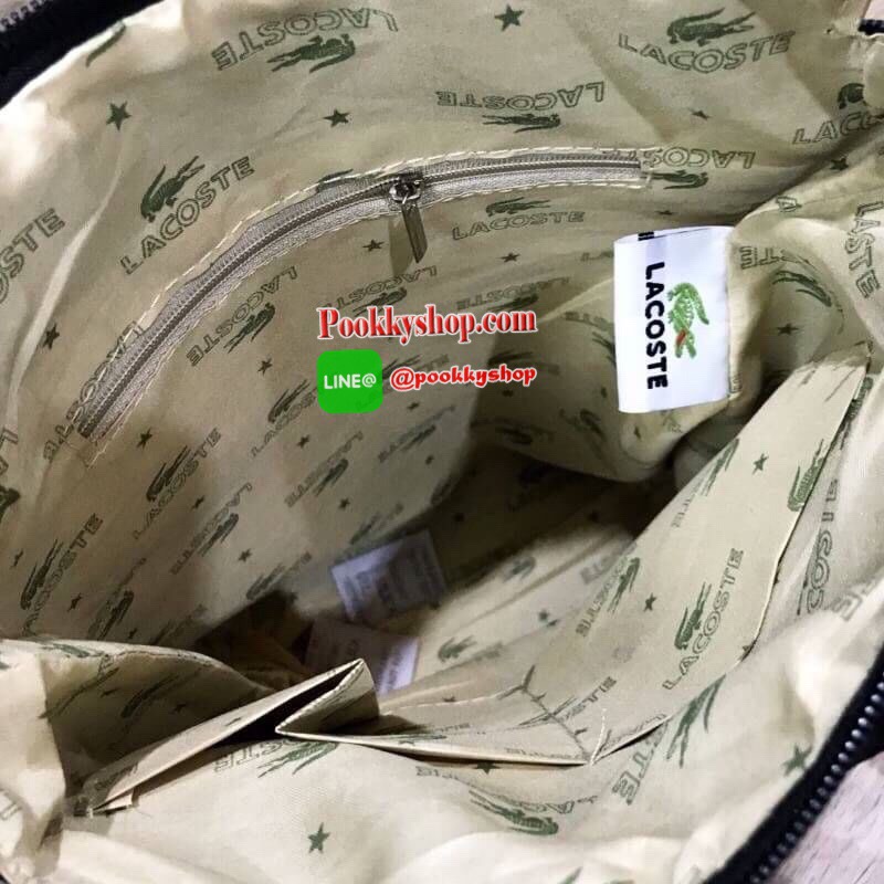 ห้ามพลาด! BEST SELLER! ลาคอส MESSENGER BAG กระเป๋าสะพายรุ่นใหม่ล่าสุดขนาดกำลังดีหนังนิ่มสวยอยู่ทรง ด้านหน้ามี1ช่องซิป พร้อมโลโก้แบรนด์และเเถบคาดดูมีดีเทล เปิดปิดด้วยซิปสะดวกใช้หัวซิปแบรนด์อะไหล่เงินสามารถใส่ ipad mini มือถือ กระเป๋าสตางค์ใบยาว ของจุกจิก