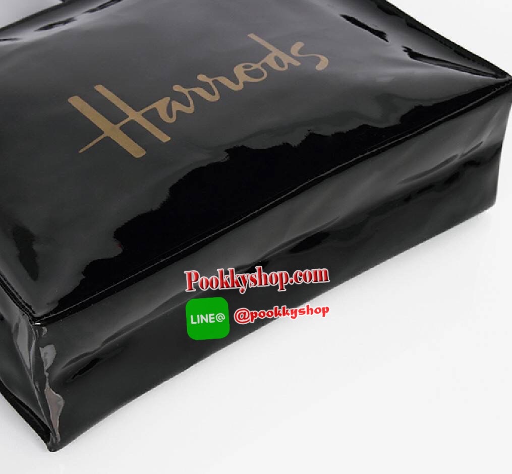 Restock พร้อมส่งแล้วค่ะ! Harrods London Top-handle Shopping Bag Large กระเป๋า Shopping Bag (Size L) แบรนด์ดังจากอังกฤษไอเท็มยอดนิยม PVC+Polyester 100% ของแท้ใบใหญ่ เนื้อหนาอยู่ทรง กันน้ำ แข็งแรง น้ำหนักเบา เปิดปิดด้วยซิปสะดวกใช้หัวซิปปั้มโลโก้แบรนด์อะไหล่