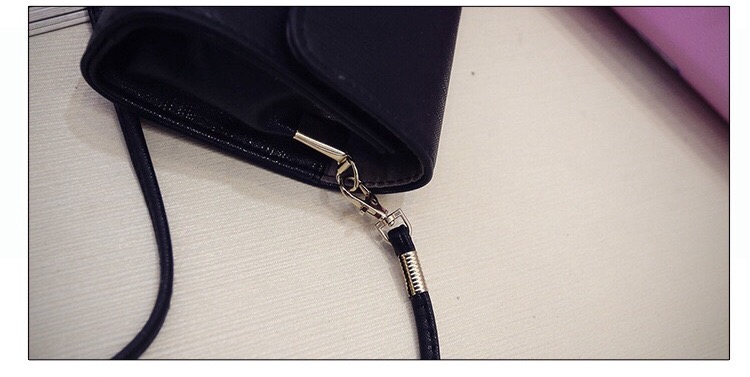 กระเป๋าสตางค์ กระเป๋าคลัชมือ กระเป๋าสะพายข้าง สีดำ เนื้อสวย เรียบหรู คุณหนูมากๆคะ size :ยาว19*สูง12*หนา 6cm