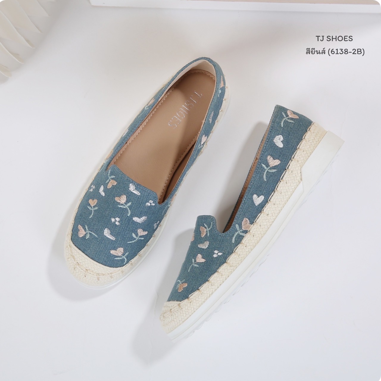 พร้อมส่งแบบใหม่มาแรง รุ่นนี้เป็นงานสั่งทำพิเศษ คุณภาพดีมากๆ - ผ้ารุ่นนี้นิ่ม นิ่มมากนิ่มสุดๆ - พื้นบุนวมนิ่มใส่นุ่มสบายมาก น้ำหนักเบา - ใส่นุ่มเดินทั้งวันได้สบายมากๆ - สวยใส่ง่าย แมทได้กับทุกชุด ใส่ได้ตลอดไม่ตกเทรนด์ - ส้นเกรดพรีเมี่ยมกันลื่นอย่างดี