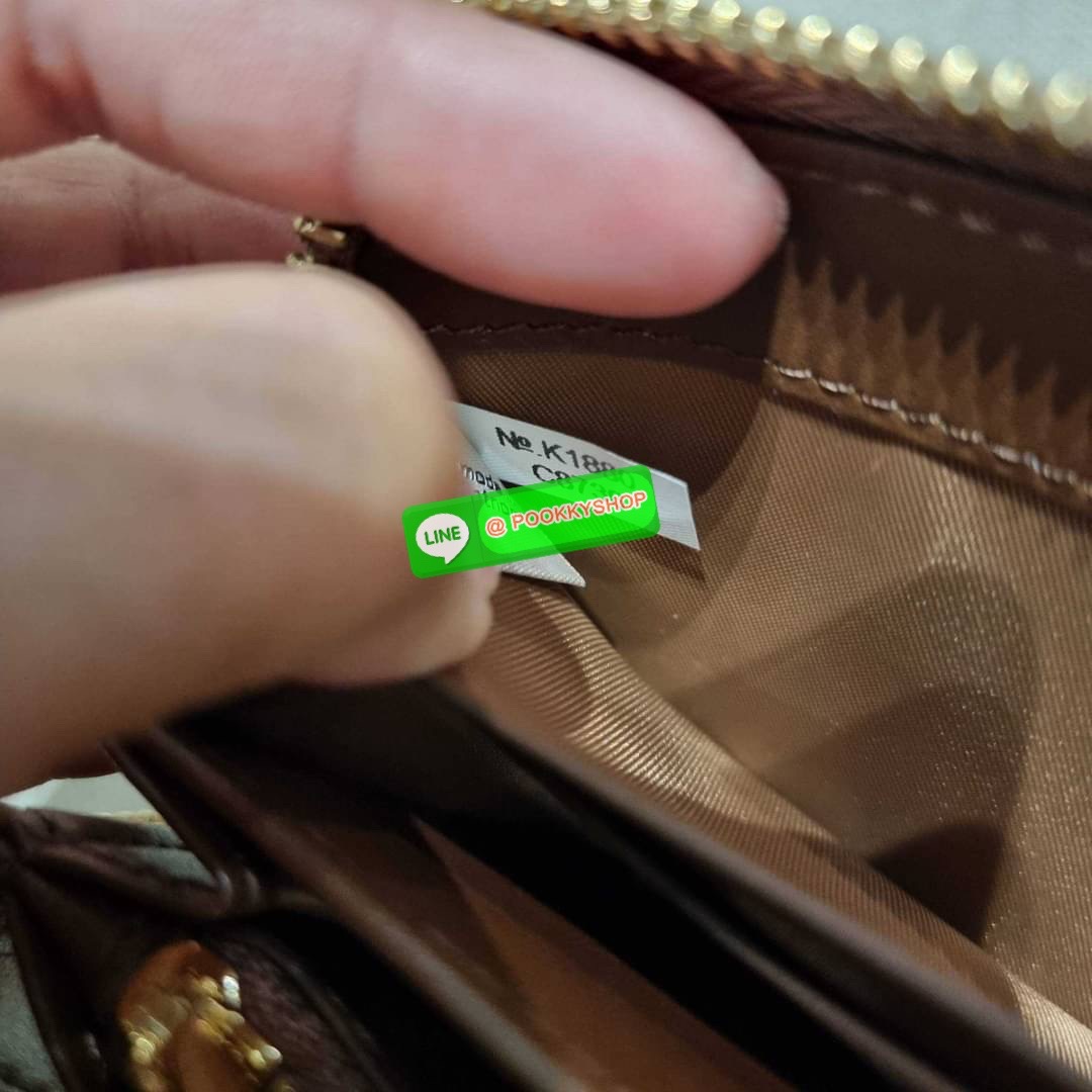 COACH C8736 LONG ZIP AROUND WALLET IN SIGNATURE CANVAS WITH WILDFLOWER PRINT น้องน่ารัก คอลใหม่ล่าสุด กระเป๋าสตางค์ใบยาวกึ่งคล้องมือ รุ่นขายดี มาในดีไซน์สุดคิ้วท์ น่าใช้!! วัสดุหนังแคนวาสเคลือบลาย มาพร้อมสายคล้องมือ ถอดออกได้ ภายในใส่บัตรได้เยอะ มีช่องซิป