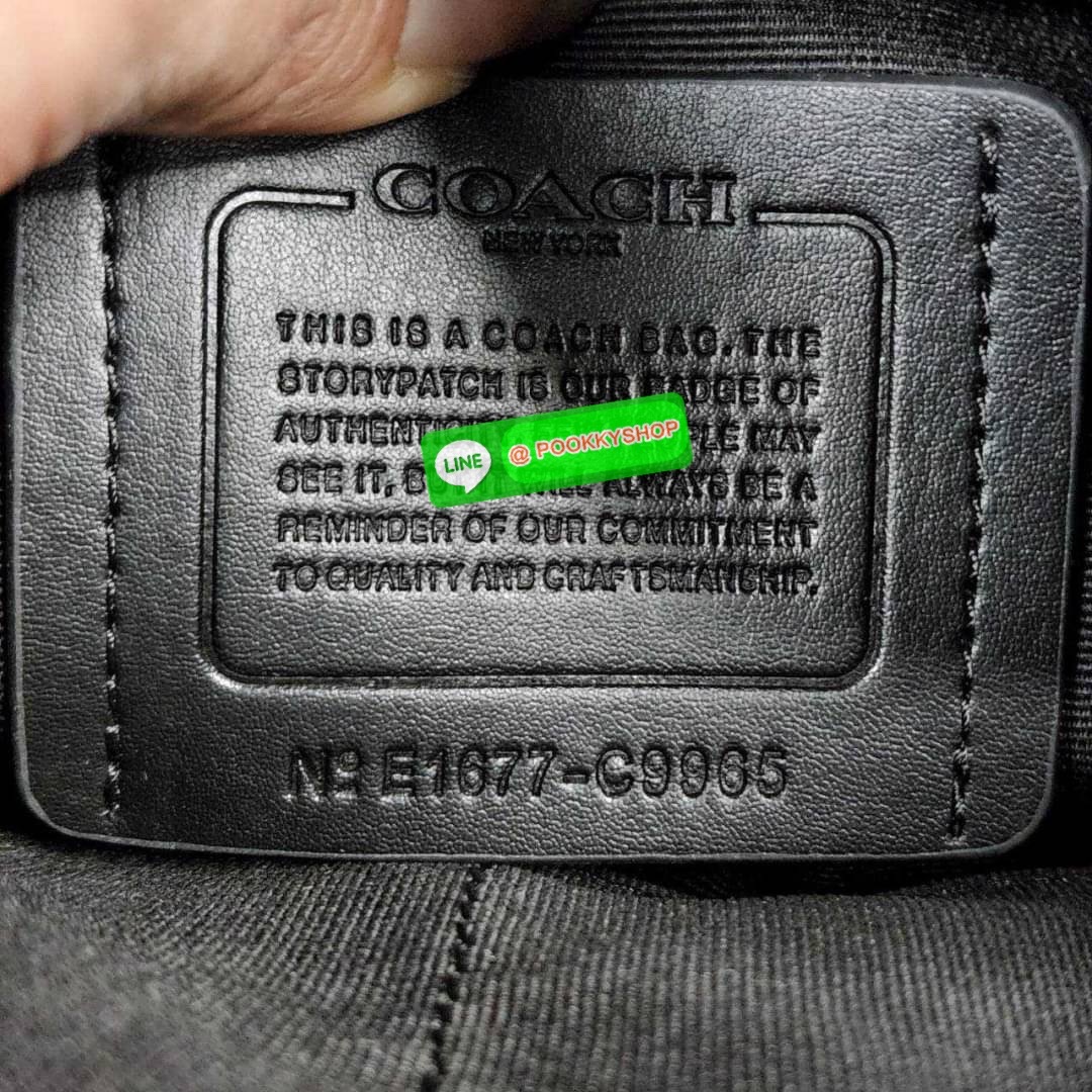 กระเป๋าสะพายข้างผู้ชาย COACH Graham Crossbody In Blocked Signature C9965 กระเป๋าผ้าเคลือบซิกเนเจอร์และหนังอย่างดี ภายในกระเป๋าเอนกประสงค์ ปิดซิปคู่ ซับในผ้า กระเป๋าสลิปด้านนอก สายปรับได้ยาว 25 นิ้ว สำหรับสะพายไหล่หรือสะพายข้าง