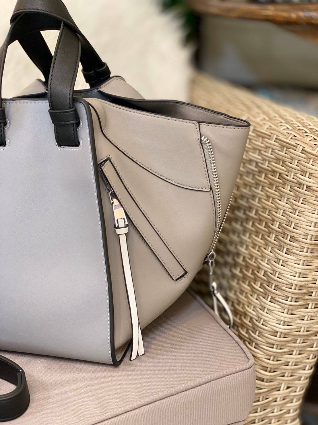 พร้อมส่งค่า 💕Hammock 💕 สิ้นสุดการรอคอย สำหรับรุ่นที่ทุกคนถามหาเยอะที่สุด การันตรีงานคุณภาพ ใช้เวลาผลิตนานสุดถึง 4 เดือน ตอนนี้พร้อมส่งเเล้วค่า Hammock size 30 cm รอบนี้เป็นงานสั่งผลิต งานเนี้ยบ ตัวหนังสวยมากกกก PU premium อย่างดี มีความหนา