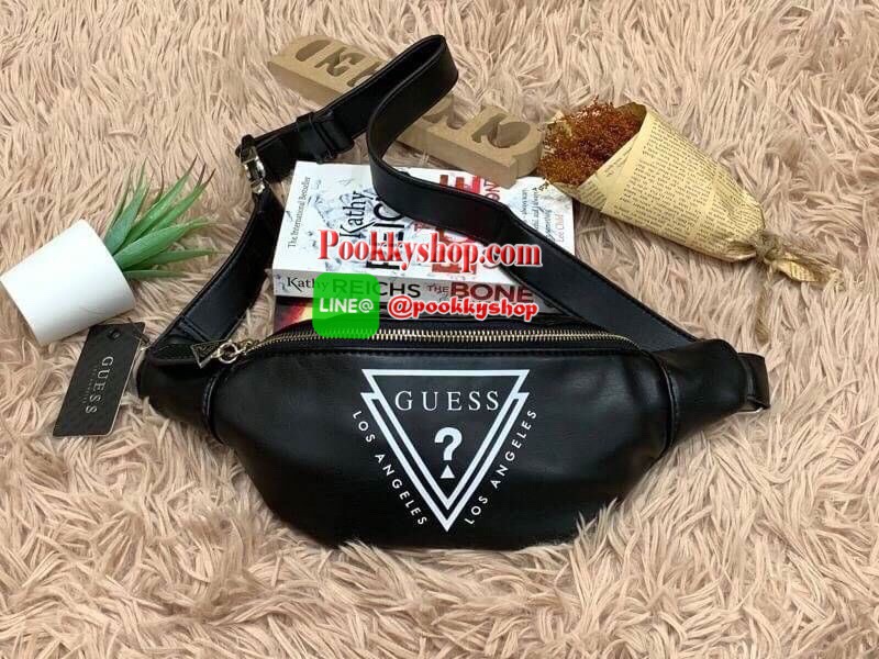 Guess Adjustable belt strap waist bag กระเป๋าทรงคาดอกคาดเอวทรงยอดฮิตแห่งปี ออกมาให้ยลโฉมอีกรุ่นด้วยการใช้งานที่ง่ายและคล่องตัว มีหัวซิปสามเหลี่ยมโลโก้แบรนด์เป็นสัญลักษณ์ ใส่โทรศัพท์มือถือได้ทุกรุ่น สายสะพายปรับได้ฟรีไซส์ สวยดูโฉบเฉี่ยวเอาใจวัยรุ่นเลยคร้า!