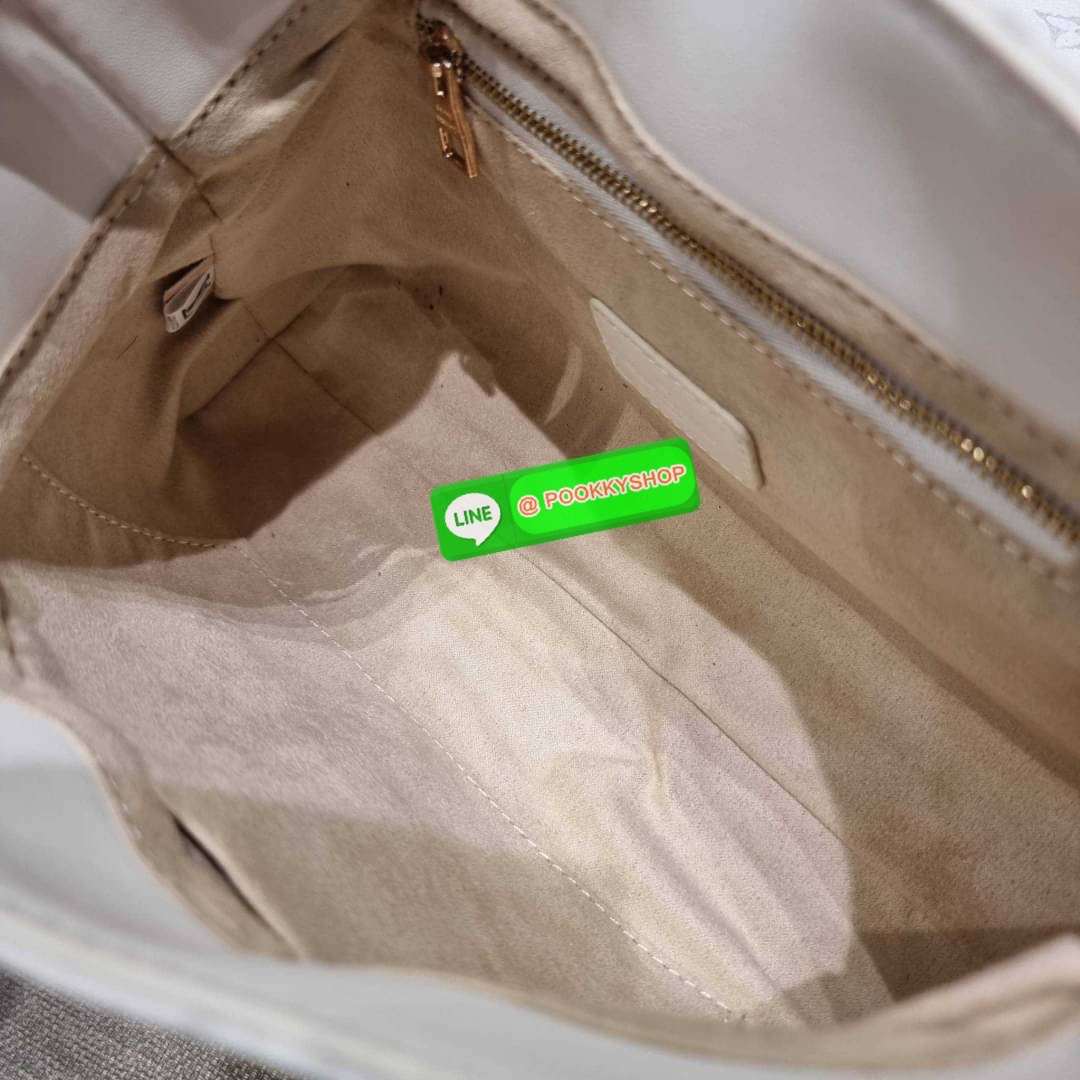 NEW ITEM!! LV CROSSBODY BAG WITH GWP กระเป๋าสะพายข้างพรีเมี่ยมกิ๊ฟ สีสวย คุณหนูสไตล์สุดๆ วัสดุหนังแคนวาส เปิด-ปิดกระเป๋าด้วยกระดุมแม่เหล็ก ภายในเป็นช่องโล่ง มีช่องซิปและช่องแยกให้ ใส่ของใช้สำคัญได้สบายๆ มือถือ พาวเวอร์แบงค์ เครื่องสำอางค์ ของจุกจิกได้หมดจ