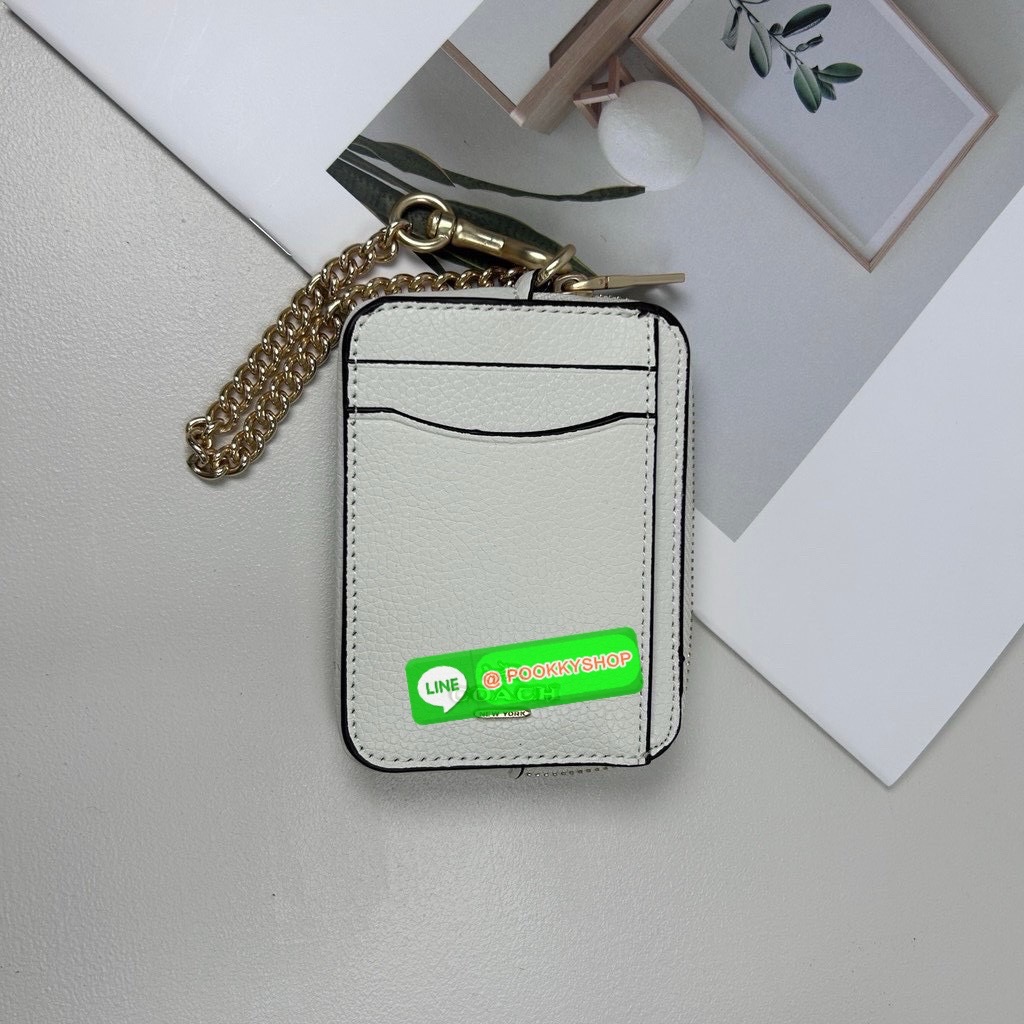 💗Coach C0058 Zip Card Case In Signature Canvas💗 กระเป๋าใบนี้นอกจากช่องใส่บัตรแล้ว ด้านหลังยังมีช่องสำหรับใส่ธนบัตรหรือเหรียญสามารถเปิดปิดได้ด้วยซิป เพิ่มลูกเล่นเป็นสายโซ่คล้องมือ หรือคล้องกับกระเป๋าก็ได้เช่นกัน ขนาดกะทัดรัด พกพาสะดวก การดู