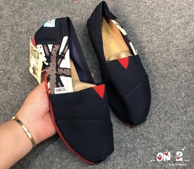 Toms Shoes พร้อมส่งค่ะส่งสุดฮิตรองเท้าสุดป๊อบมาทั้งลายNormal และลาย limited edition ใครรอรุ่นนี้อยู่ห้ามพลาดนะคะ