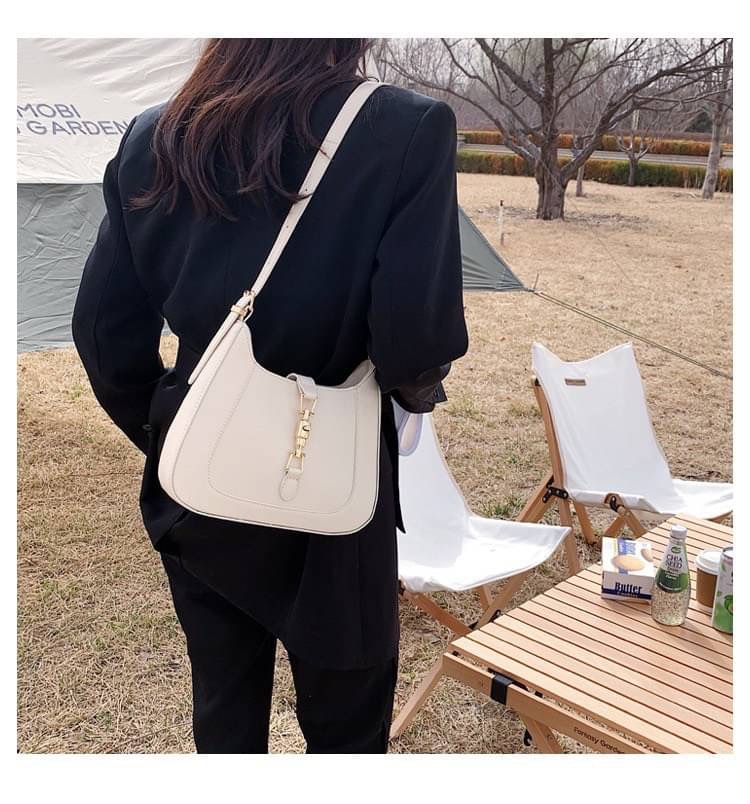 รุ่นใหม่✨ พร้อมส่ง!!!!!! Rosy bag (BP) เริ่ดได้เชิ่ดได้ กระเป๋าสะพายหนังลุคคุณหนูคุณนาย มีสายสำรองไว้ให้ต่อเพิ่มความยาวสะพายแบบcrossbodyได้ มีให้เลือก5สี