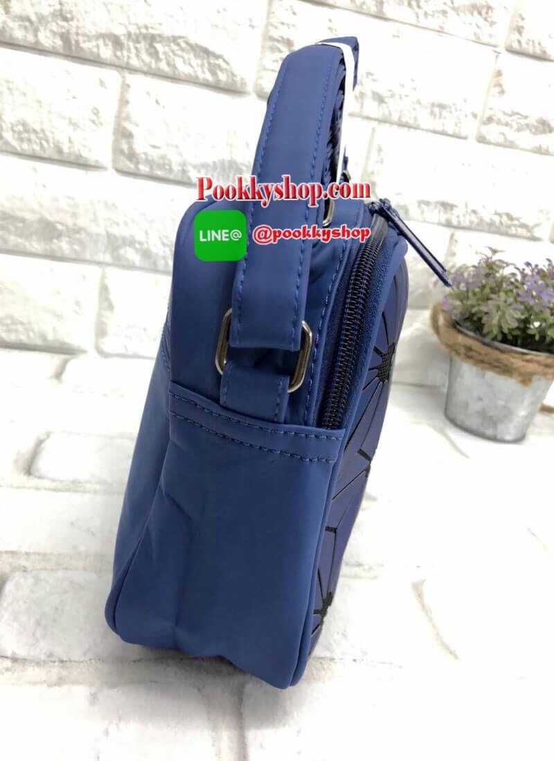 New!!! Adidas shoulder bag พร้อมส่ง กระเป๋าสะพายข้างแนว sport วัสดุด้านหน้าเนื้อ matte ผสมหนังนิ่มค่ะ น้ำหนักเบา ด้านหน้าติดโลโก้แบรนด์ เปิดปิดกระเป๋าแบบซิป ภายในโล่ง ใส่ของจุพอประมาณเลยค่ะ มีช่องซิปหนึ่งช่อง ด้านหลังมีช่องซิปยาวให้ใส่ของได้ด้วยนะคะ สายสะ