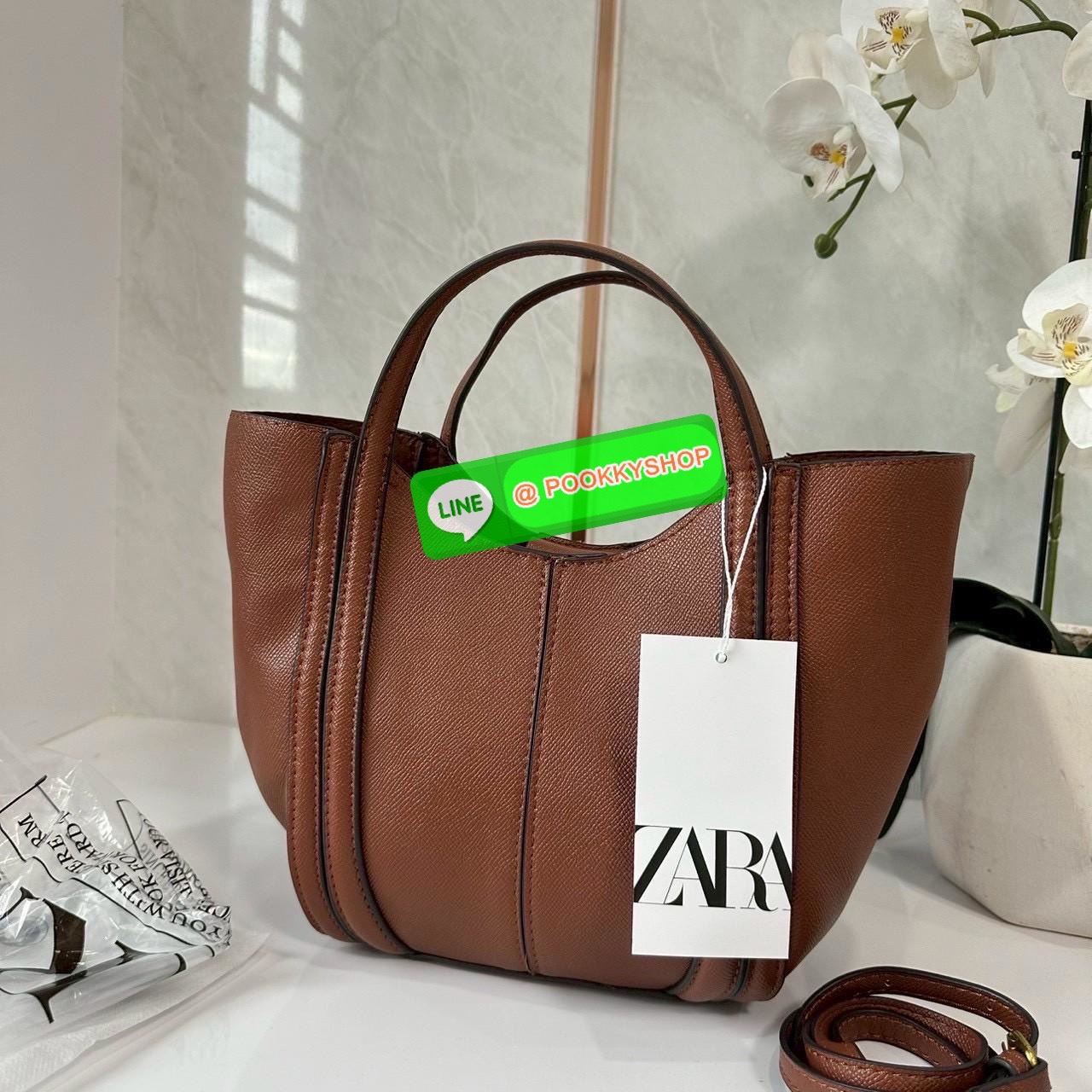 ZARA MINI CITY BAG WITH TOPSTITCHING กระเป๋าถือ /สะพายข้างยกระดับลุคของคุณด้วยกระเป๋ามินิซิตี้ดีไซน์โมเดิร์น โดดเด่นให้กับทุกสไตล์การแต่งตัว