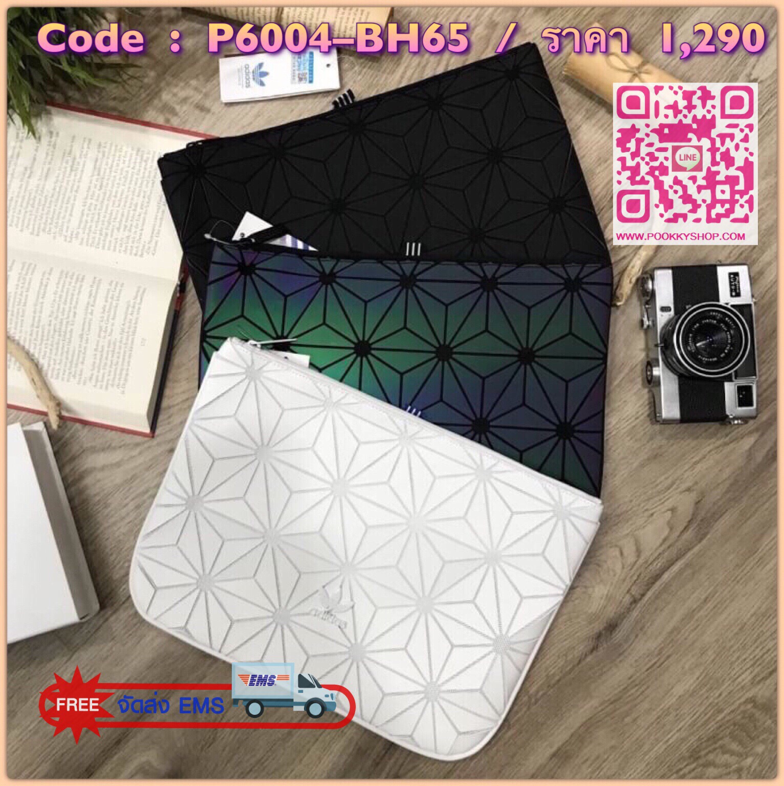 พร้อมส่ง! Adidas Originals 3D Clutch Bag Y2018 ดีไซน์สุดฮิตสไตล์ ISSEY MIYAKE ใช้ได้ทั้งชาย&หญิง ขนาดกำลังดี ด้านหน้ามีโลโก้แบรนด์ เปิดปิดด้วยซิปสะดวกใช้ หัวซิปอะไหล่ปั้มแบรนด์สวยดูดี ใบใหญ่กำลังดี ภายในมีโลโก้สามารถใส่หนังสือ เอกสาร A4 / ipad / Labtop กร