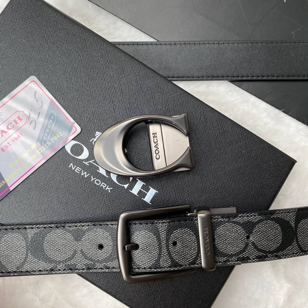 Set เข็มขัด coach 2 หัว ใส่แบบเจาะรูเข็มขัด สายลายC นูนสลับกับด้านเรียบ สลับใช้ได้ 2 ด้าน ทั้งยังสามารถเจาะรูเพิ่มได้ รุ่นนี้มาพร้อมป้ายแท็กแบรนด์ หัวเข็มขัดใส่ได้ง่าย ถอดได้ไม่ยาก ซื้อเป็นของขวัญของฝาก ดูดีมากๆเลยนะคะ