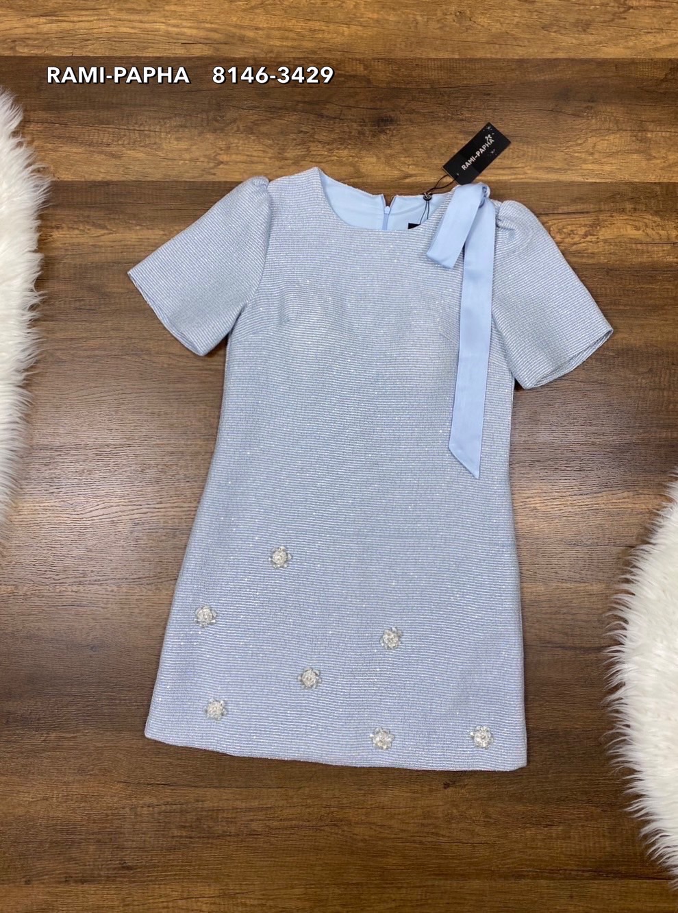 เดรสแฟชั่น เดรสดีไซน์เก๋ ชายกระโปรงด้านหน้า แต่งดอกไม้คริสตัลสวยหรูโดดเด่น