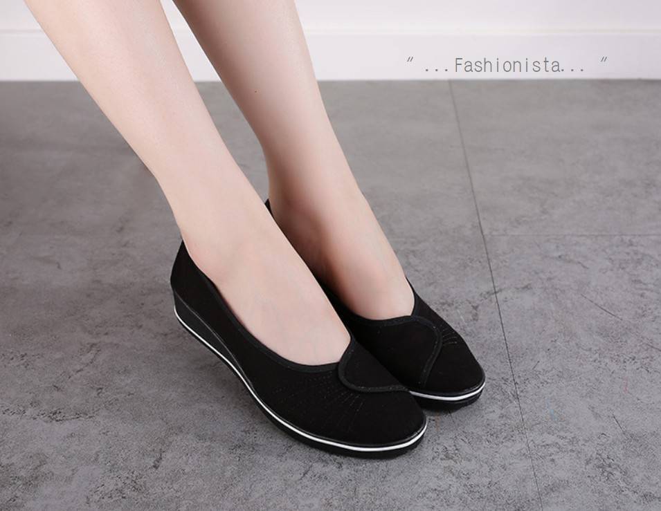 มาแล้วค๊าาา รอบที่แล้วหมดไวม๊ากก ใครรออยู่รีบๆสั่งค๊าา รองเท้าคัชชูลำลองสไตล์เกาหลี วัสดุผ้าแคนวาส พื้นยางพารา 1.5นิ้ว ทรงสโลปรับน้ำหนักเท้ายืดหยุ่นดีเยี่ยม ใส่สบายมากๆ แมชได้ทุกชุดค่ะ งานสวย ถ่ายจากสินค้าขายจริง 100%