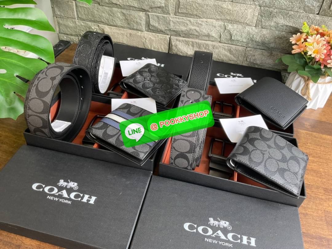 Coach Short Wallet with Belt Set ซื้อ1ได้ถึง 2 💕 Coach Box Set เซตสุดคุ้ม!! มาพร้อมกล่องสุดหรู กระเป๋าสตางค์ + เข็มขัด ชุดกระเป๋าสตางค์ใบสั้น และ เข็มขัด ปั้มโลโก้แบรนด์ คุณภาพดี💕 โดดเด่นด้วยดีไซน์เรียบหรู และ มีเอกลักษณ์เฉพาะตัว กระเป๋าสต