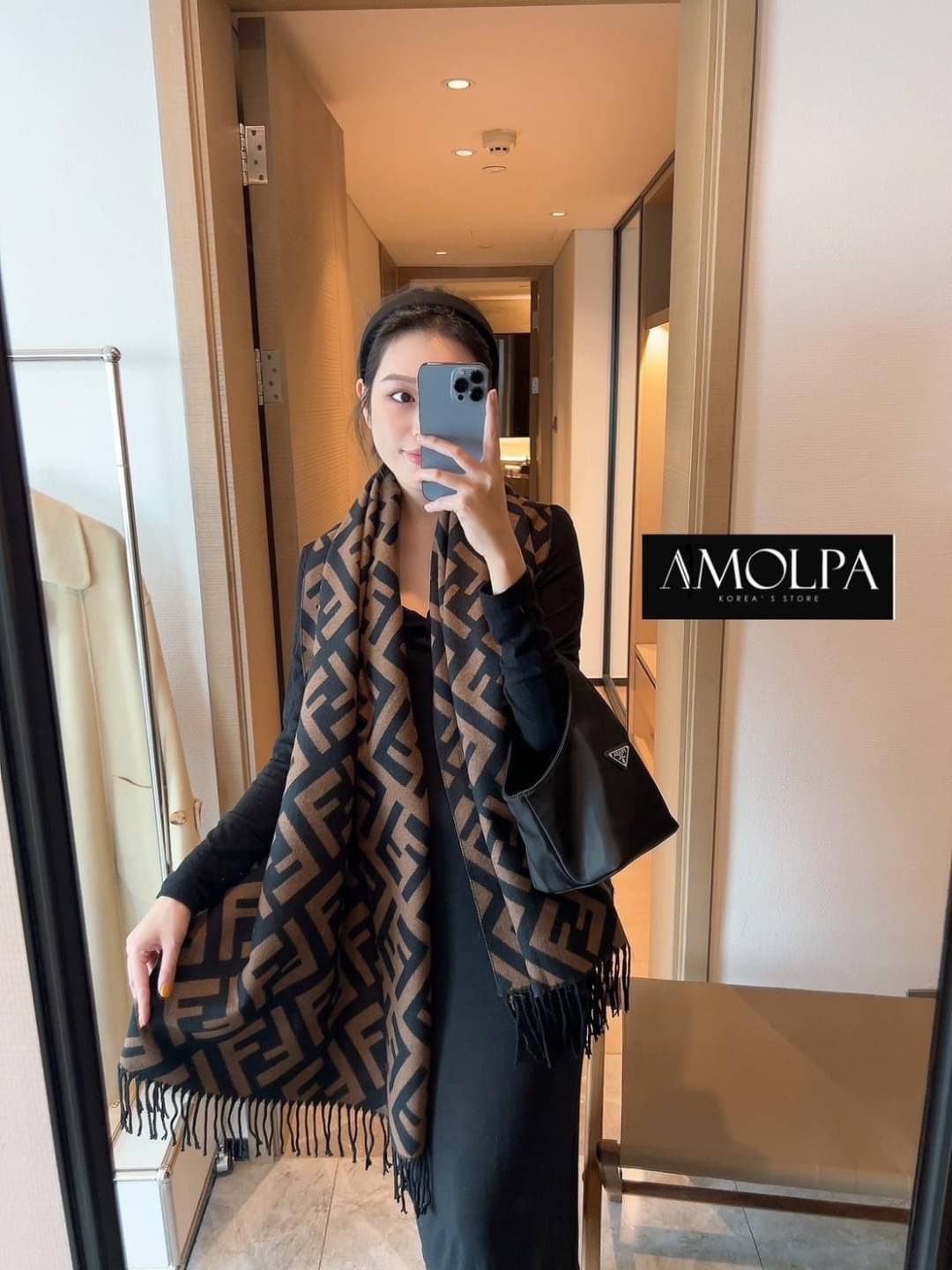 มาต่อที่ ACCESSORIES ผ้าพันคอ FENDI ผ้าหนานุ่มแน่นๆ เนื้องานละเอียด เกรดพรีเมียม ค่า ห้ามพลาดเลยน๊า NO BOX