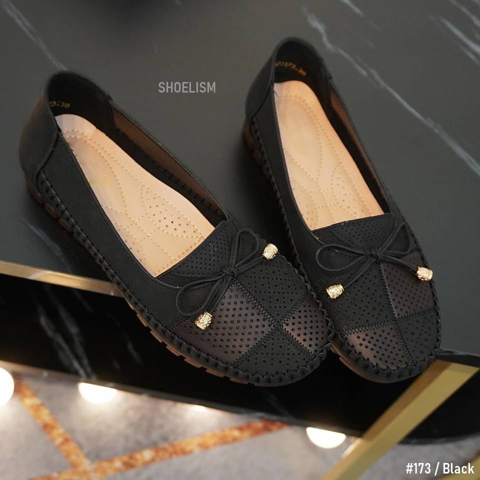 พร้อมส่ง New item รองเท้าคัชชู งานสุขภาพซัพพอตเท้าได้ดี มีรูระบายอากาศ น้ำหนักเบาสบายเท้า ไม่อยากพลาดรีบทักมาเลยจ้า