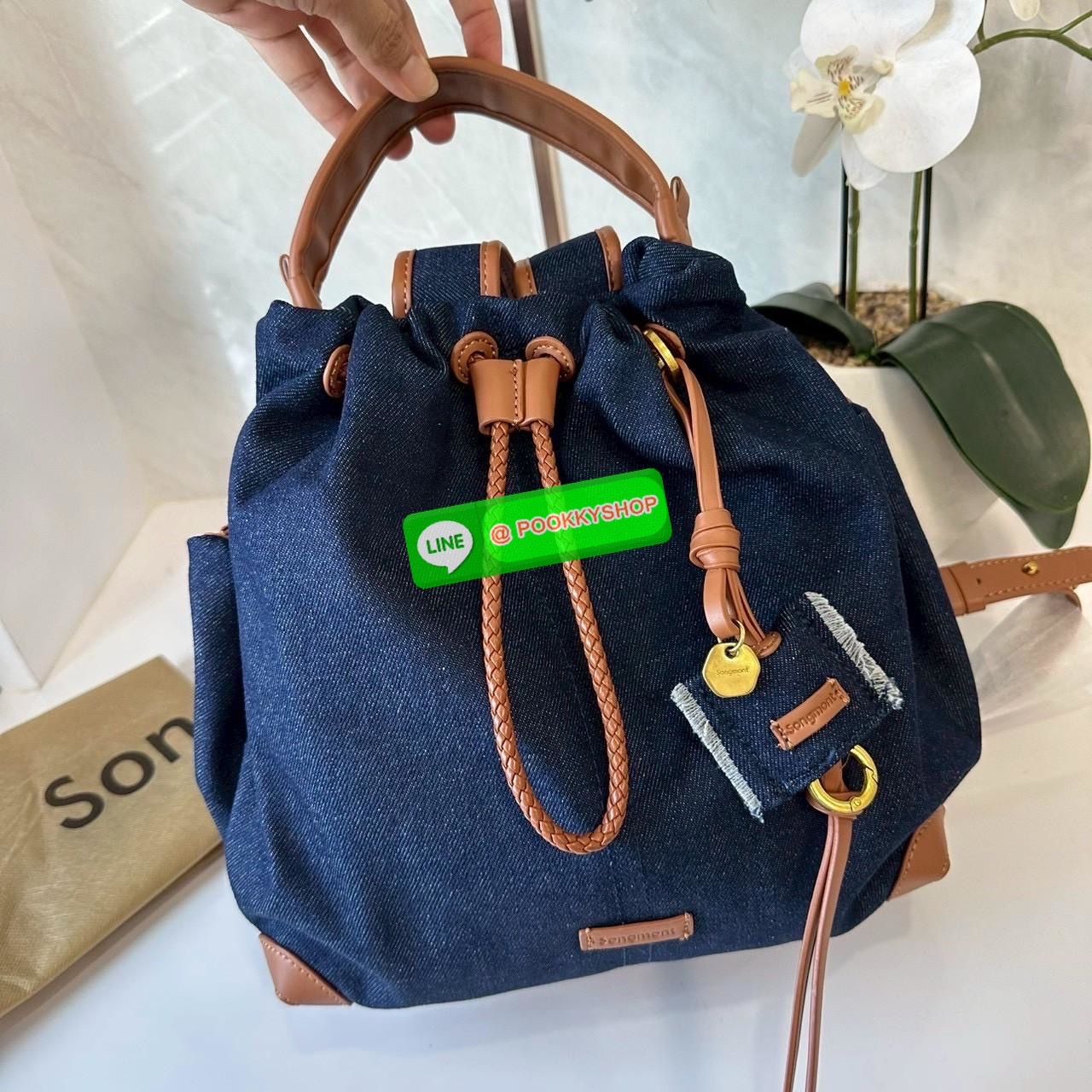 Songmont Series Backpack Female Small Capacity Songmont Drawstring Backpack กระเป๋าเป้สายรูดทรงชิคที่กำลังเป็นกระแสฮิตสุด ๆ เพราะดีไซน์เรียบเก๋ ใช้งานง่าย และแมทช์ได้หลายสไตล์ ดีไซน์ unisex ใช้ได้ทั้งผู้หญิงและผู้ชาย ดีไซน์: ทรงถุงสายรูด (Drawstring) ดูมิ