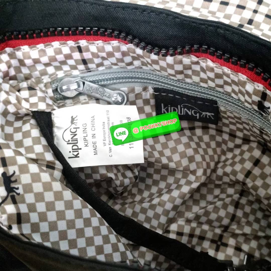 KIPLING SABIAN CROSSBODY MINI BAG กระเป๋าสะพายข้าง วัสดุ Nylon & Polyester 100% ขนาดเล็กกำลังน่ารัก เปิด-ปิดด้วยฝาปิดกระดุมแม่เหล็กและซิปแบรนด์ ด้านในทีแท็กแบรนด์