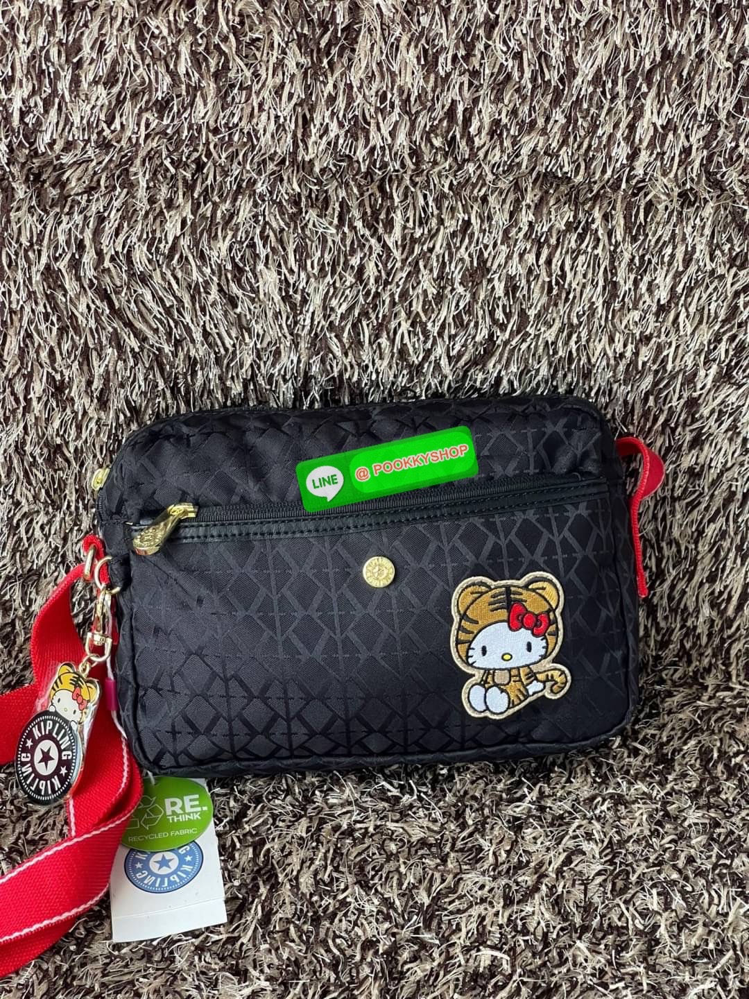 Kipling ABANU M Crossbody By Tiger Kitty Cat คอลเลคชั่นสะพายข้างแบบใช้งาน3ซิป วาดสีสันและลวดลายลงบนกระเป๋าเป็นคอลเลคชั่นสุดลิมิเตทพร้อมพวงกุญแจที่ออกแบบมาเฉพาะคอลเลคชั่นนี้ ขนาดกำลังดี ใช้งานง่าย จัดของได้เป็นระเบียบครบครัน แล้วเลือกใช้งานตามแบบของคุณไม่ว