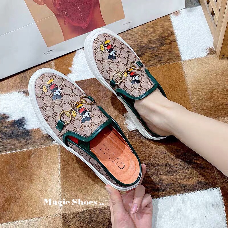 รองเท้าผ้าใบเปิดส้นงานนิ่ม ใส่สบาย สกรีน Mickey Mouse น่ารัก ทรงสวย สวมใสง่าย แมทได้กับทุกชุด เหมาะกับทุกโอกาส นิ่มใส่สวย ใส่สบาย ห้ามพลาด พร้อมส่ง