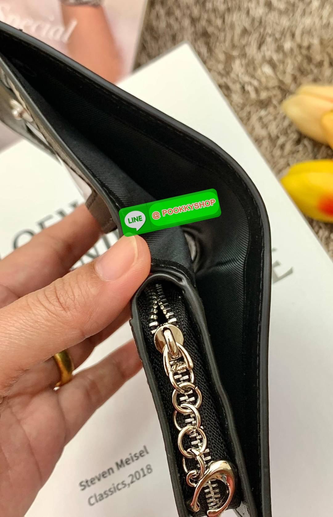 COACH SNAP WALLET ((8704//6941)) 🌍พร้อมส่ง ห้ามพลาด ก่อนหมดค่ะ! ✔️กระเป๋าเงินใบสั้น หนังแท้ แต่ละสีปริ้นลายได้สวยงาม แตกต่างกันไปค่ะ ✔️เปิด-ปิดกระเป๋าแบบกระดุม ภายในมีช่องใส่ธนบัตรตามยาว และช่องเสียบบัตร5ช่อง//มีช่องซิปแยกฝั่งห้อยด้ว