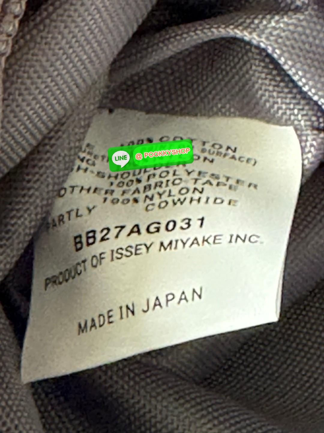 Bao Bao Issey Miyake Daypack geometric backpack กระเป๋าเป้ทรงคลาสสิก รองรับน้ำหนักได้ดี เหมาะกับการเดินทาง เป้สะพายหลังรุ่น Daypack One-Tone Backpack มาในรูปทรงกระเป๋าเป้สุดคลาสสิก โดดเด่นด้วยการออกแบบที่เป็นเอกลักษณ์ วัสดุสามเหลี่ยมขนาดเล็กพิเศษ ได้กลิ่น