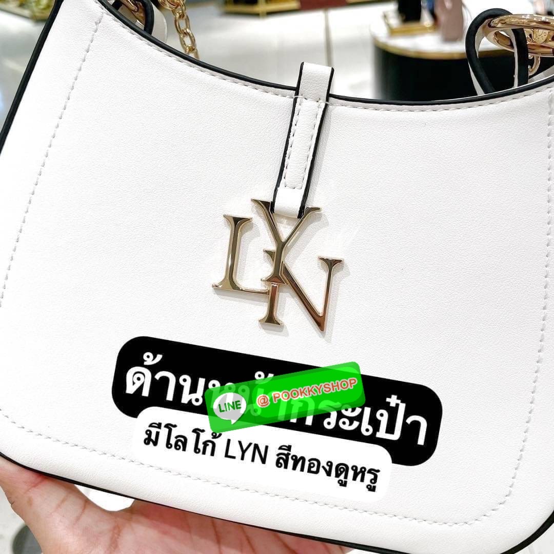 Lyn งานแท้💯 outlet ถูกกว่าช้อปจ้าสะพายข้าง คอลเล็คชั่นใหม่ สวยหรูดูแพง งานขนาดกำลังพอดี สายสะพายสั้นโซ่ถอดได้ ด้านในป้ายเเทคLyn สีทอง ถือวันชิลๆน่ารักนร้า