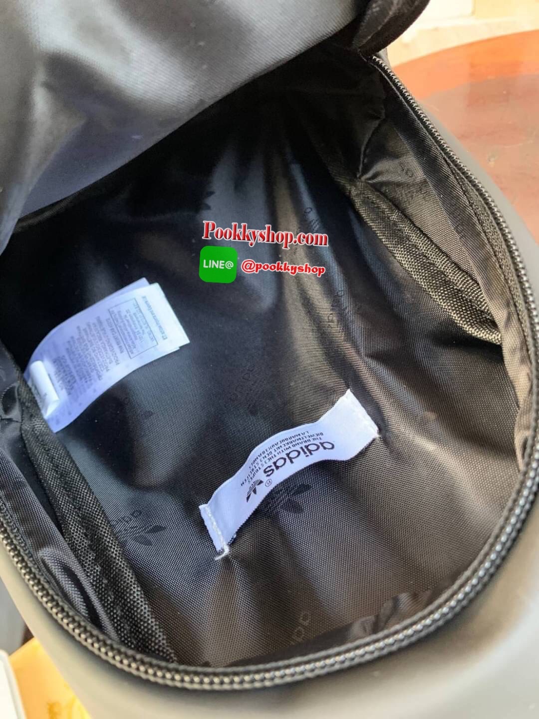 Adidas 3D Expect Originals Bag กระเป๋าสะพายคาดอก ขนาดกลาง ด้านหน้าแต่งดีเทลแบบ3D ในมีช่องแยกใส่มินิไอแพค หรือกระเป๋าสตางค์ทรงยาว มีสายสะพายที่ทันสมัยเป็นสายซิป เพราะนอกจากจะเป็นเป้สะพายแล้ว ยังสามารถนำมาสะพายไหล่ได้ มาในแบบลุคช์สไตล์ลำลองเพื่อให้คุณใช้งาน