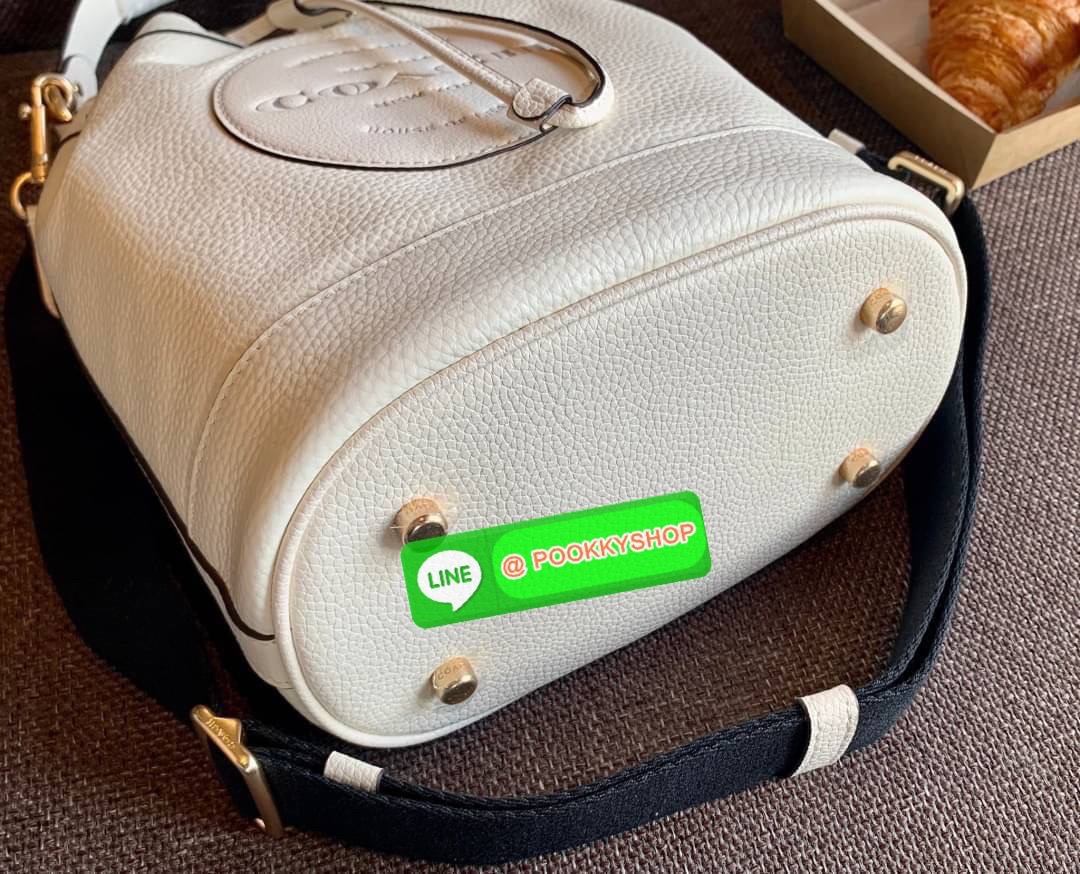 New arrival! 🌈น้องใหม่ล่าสุด สวยหรู ดูดีมากๆค่ะ! COACH DEMPSEY DRAWSTRING BUCKET BAG ((C4100//C4102)) พร้อมส่งที่ไทยค่ะ! กระเป๋าทรงขนมจีบ หนังแท้นิ่มสวยมากๆค่ะ จุดเด่นด้านหน้าปั้มโลโก้แบรนด์ ปากกระเป๋าแบบหูรูดใช้งานง่าย ภายในสามารถใส่ของจำเป็นในชี