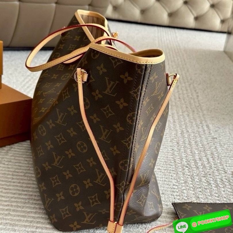 🕊️ พร้อมส่ง | LV Neverfull GM bag กระเป๋าสะพายทรโท้ทใบใหญ่ จุได้แบบไม่จำกัด ไซส์หายากไซส์ตามหา ใหญ่จริงแบบจุใจ มาพร้อมใบลูก สะพายไปเที่ยวต่างจังหวัดคือดีงามมากจ้า หรือจะสะพายไปทำงาน ไปต่างประเทศก็สะดวก ราคาสุดคุ้ม จับจองเป็นเจ้าของได้เลยตอนนี้จัด!