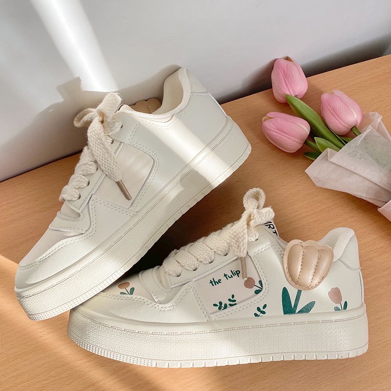 พร้อมส่งคะ รองเท้าผ้าใบ สไตล์เกาหลีมาใหม่ สวยยืน1 🥇มาแล้วจ้า ทรงสวยอย่างดี งานเกร๋เรียบหรูดูแพง ตัวนี้ห้ามพลาด ใส่สบายจะแมตช์กับกางเกง👖หรือกระโปรง👗ก็ได้ค่ะ แม่ค้าคอนเฟริม ห้ามพลาดเลยจ้าตัวนี้แนะนำ อย่าช้ารีบเลย