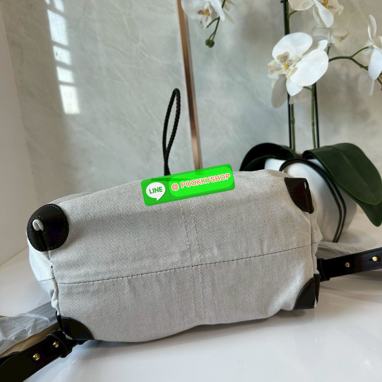 Songmont Series Backpack Female Small Capacity Songmont Drawstring Backpack กระเป๋าเป้สายรูดทรงชิคที่กำลังเป็นกระแสฮิตสุด ๆ เพราะดีไซน์เรียบเก๋ ใช้งานง่าย และแมทช์ได้หลายสไตล์ ดีไซน์ unisex ใช้ได้ทั้งผู้หญิงและผู้ชาย ดีไซน์: ทรงถุงสายรูด (Drawstring) ดูมิ