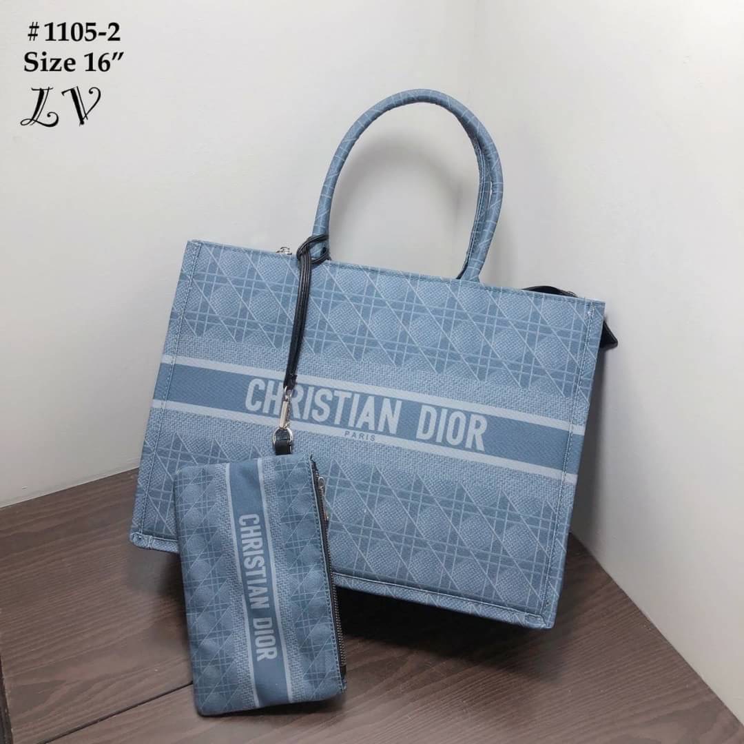 กระเป๋าชอปปิ้ง แบรนด์ CHRISTIAN DIOR วัสดุตัวกระเป๋าทำจากผ้าแคนวาส ปั๊มทุกจุดตามภาพ งานพรีเมี่ยม มาพร้อมถุงผ้าdior