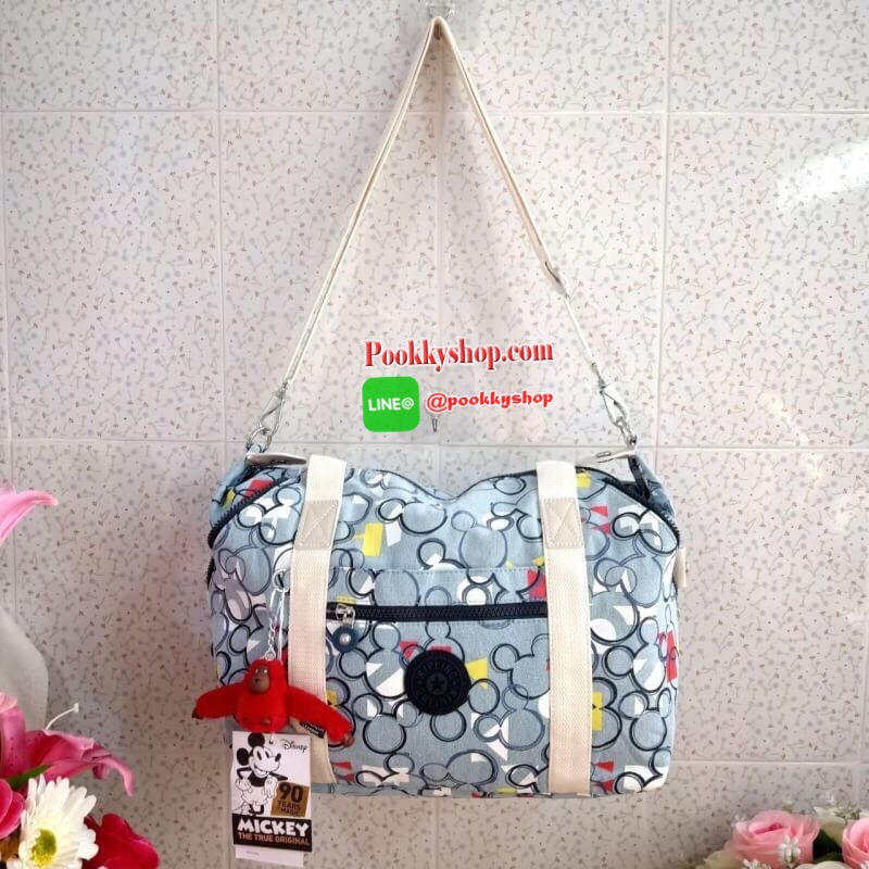 Disney's® 90 Years of Mickey Mouse Handbag 👍 รุ่น ART size L 👍กระเป๋าผ้าคิปลิงสะพายไหล่ได้ ครอสบอดี้ได้ มีสายยาวให้ 👍สามารถปรับสไตล์กระเป๋าได้2รูปแบบ เป็นtote หรือเก็บหูกระเป๋าก็ได้ 👍ช่องใหญ่ใส่ของได้จุ เปิดปิดด้วยซิป