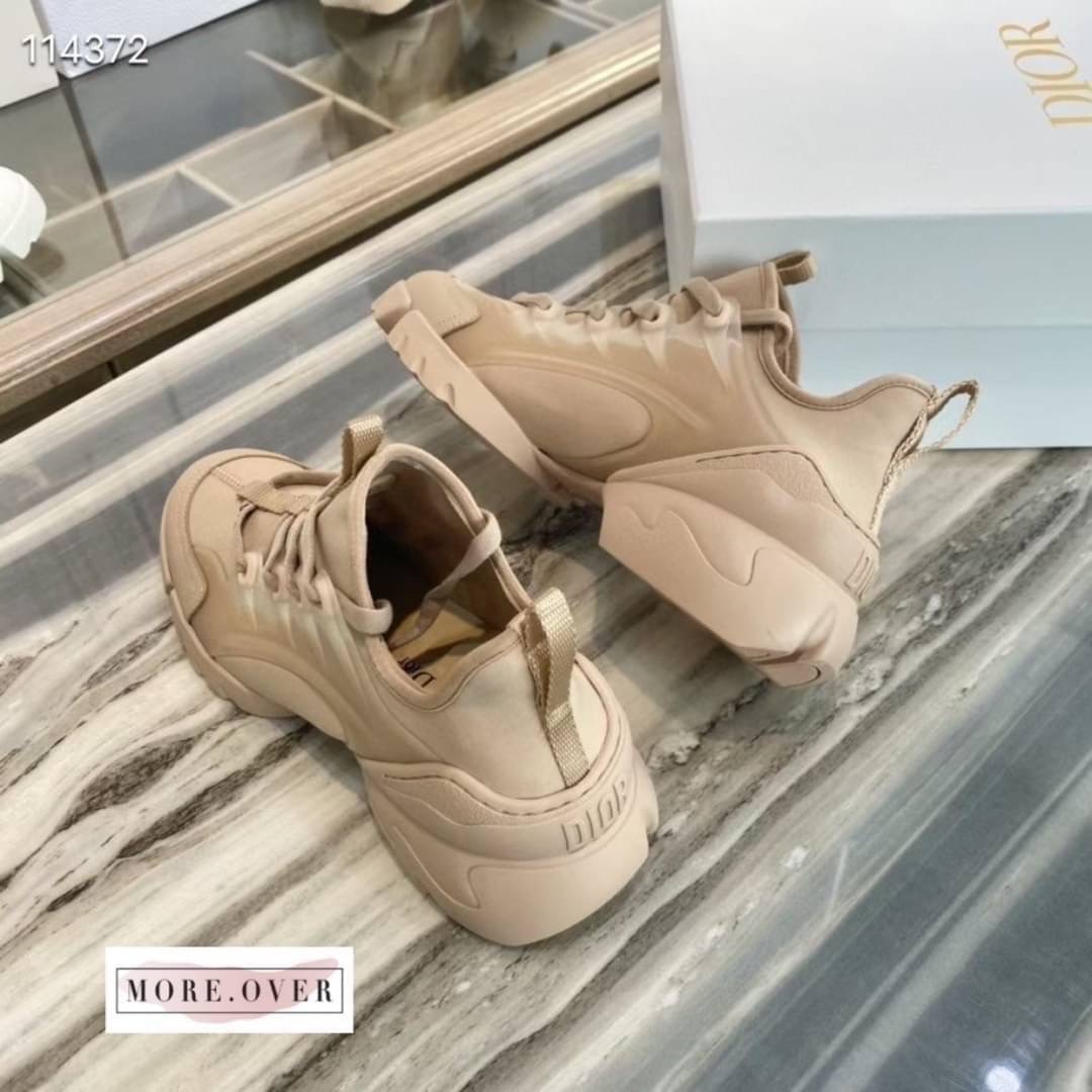 CHISTIAN DIOR 🔥🔥🔥 งานสวยหรู เกรด Hi-end ค่ะ คู่นี้คือสวยหรู ใส่ผ้าใบลุคไฮโซค่ะ รองเท้าแบรนด์ CHISTIAN DIOR รอเงท้ามีลายลุคคุณหนูไฮโซ งานสวยหรูตามต้นฉบับแบรนด์ ต้องจัดเลยจ้า ใส่แล้วดูสวย