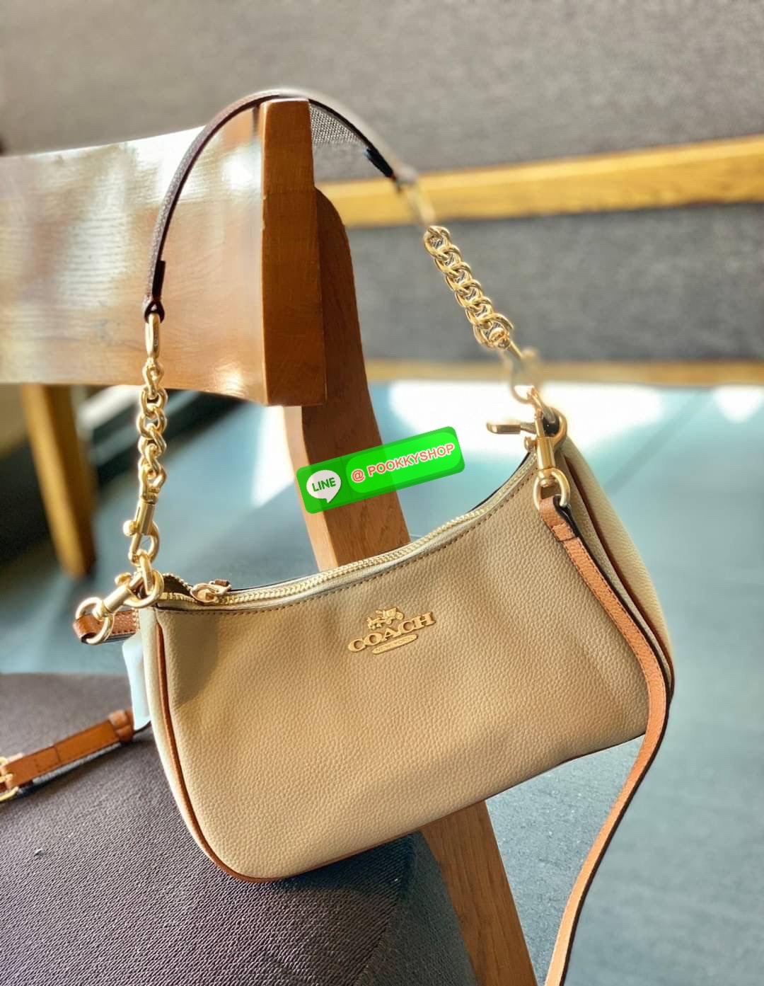 COACH TERI SHOULDER BAG ((CA173//CA209//CA548)) 🔹กระเป๋าทรงพอช ในรูปแบบหนังแท้ หนังนิ่มสวยมากค่ะ 🔹เปิดปิดกระเป๋าแบบซิป ภายในสามารถใส่กระเป๋าเงินใบยาวได้;มือถือได้ทุกรุ่น;พาสปอร์ตได้;มีช่องเล็กใส่ของจุกจิก และช่องเสียบบัตรให้อีก2ช่องนะคะ