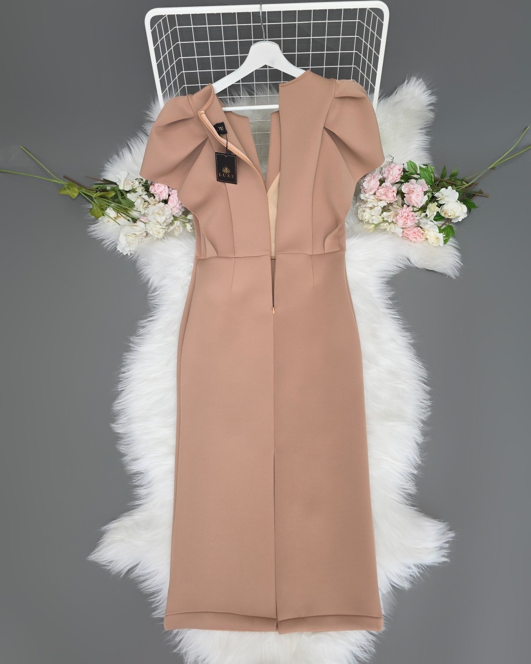 เดรสแฟชั่น เดรสเสื้อคอกลมผ่าหน้า แขนระบาย กระโปรงทรงสอบ