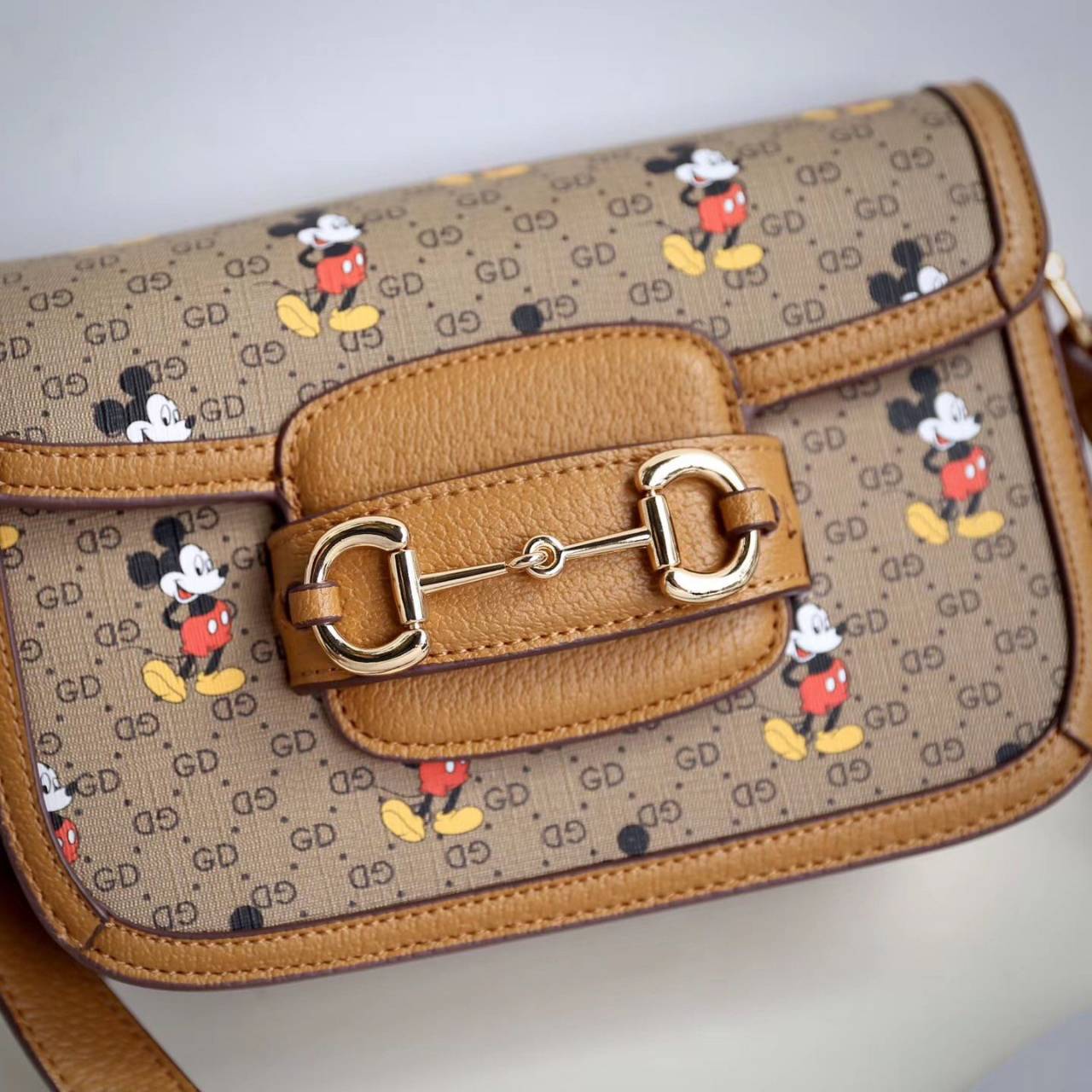 มาแล้วน้า ทรงนี้ยอดนิยมที่สุดเลย Horsebit มาพร้อมมิกกี้สุดน่ารักกันไปเลย งานสวยสุดๆๆเหมือนหนังแท้มากๆ รับรองได้ไปไม่ผิดหวังเลยจร้า