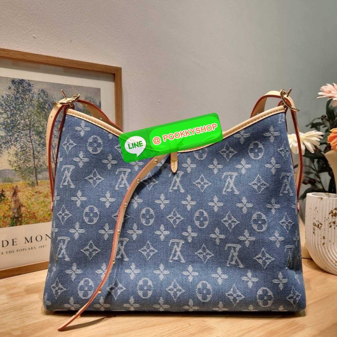 LV CARRYALL DENIM BAG 🔆 Details ใหม่ล่าสุด สไตล์เดนิมสุดชิค รุ่นลิมิเต็ดที่สาวๆตามหา จากเคาน์เตอร์ dutyfree กระเป๋าสะพายไหล่ทรงสวย ดีไซน์เรียบง่ายคลาสสิค หรู ดูผู้ดี รูปทรงใช้งานง่าย มาพร้อมใบลูก ไว้เก็บของจุกจิก ปากกระเป๋ามีสายหนังผูกกันของหล่นได