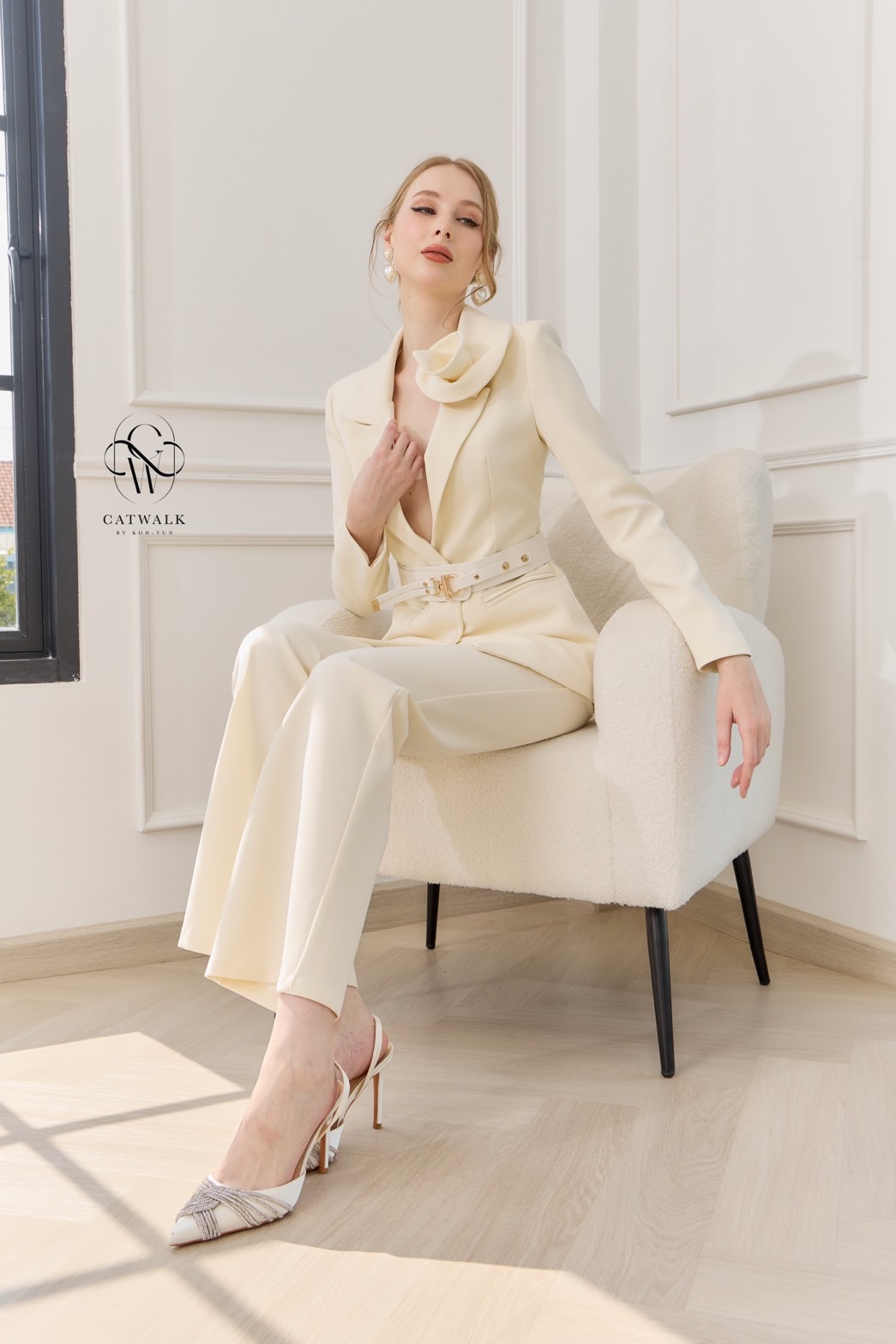 ชุดเซทแฟชั่น กับSet BLAZERปกดอกไม้+เข็มขัด+กางเกงทรงสวย