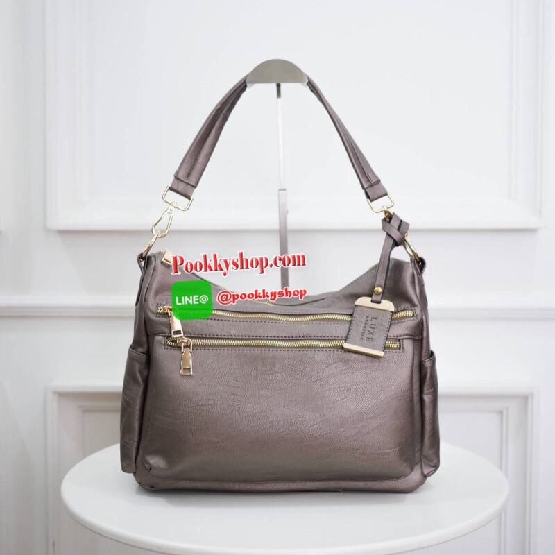 ท้าพิสูจน์ กระเป๋าใบนี้มีช่องมากถึง11ช่อง วัสดุหนังนุ่มที่สุดเท่าที่เคยออกแบบมา Alma city bag มาใหม่! ให้คุณเป็นลูกค้า VIP สุดพิเศษ✔️ สัมผัสความนุ่มดุจปุยเมฆสุดๆของกระเป๋าใบนี้☁️ พ่วงด้วยน้ำหนักที่เบาหวิวจนไม่น่าเชื่อ☀️ พร้อมฟังค์ชั่น