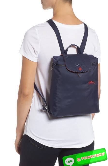 💕Longchamp LE PLIAGE Club Backpack พบกับอีกหนึ่งสไตล์ของLongchamp ที่เป็นรุ่นยอดนิยมอีกรุ่น สำหรับสาวแฟชั่นหัวทันสมัย เติมความพิเศษให้กับลุคด้วย ยังมีสีให้เลือกเยอะเรียกได้ว่าชอบสีโทนไหน ชอบแต่งตัวสไตล์ไหนก็เอาไปแมทช์กันได้เลย เป็นกระเป๋าเป้ในไม่ก